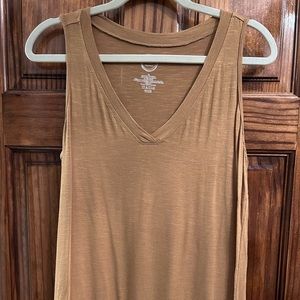 V-neck tank